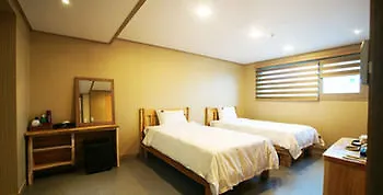 J2 Family Hotel Τζέτζου
