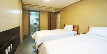 J2 Family Hotel Τζέτζου