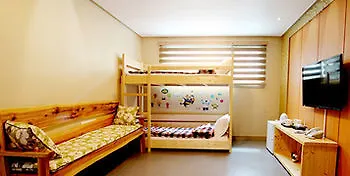 J2 Family Hotel Jeju 2*,